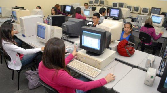 Ceprom cursos profissionalizantes 2016 Ceprom cursos profissionalizantes 2016 (imagem ilustrativa)